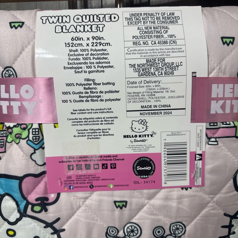 New Hello Kitty Pink & Blue Neighborhood Quilted Twin Blanket On Hanger & Tag - Picture 3 of 6
